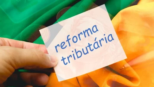 papel-escrito-reforma-tributaria-colcado-em-cima-da-bandeira-do-brasil