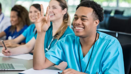estudantes-na-faculdade-de-enfermagem